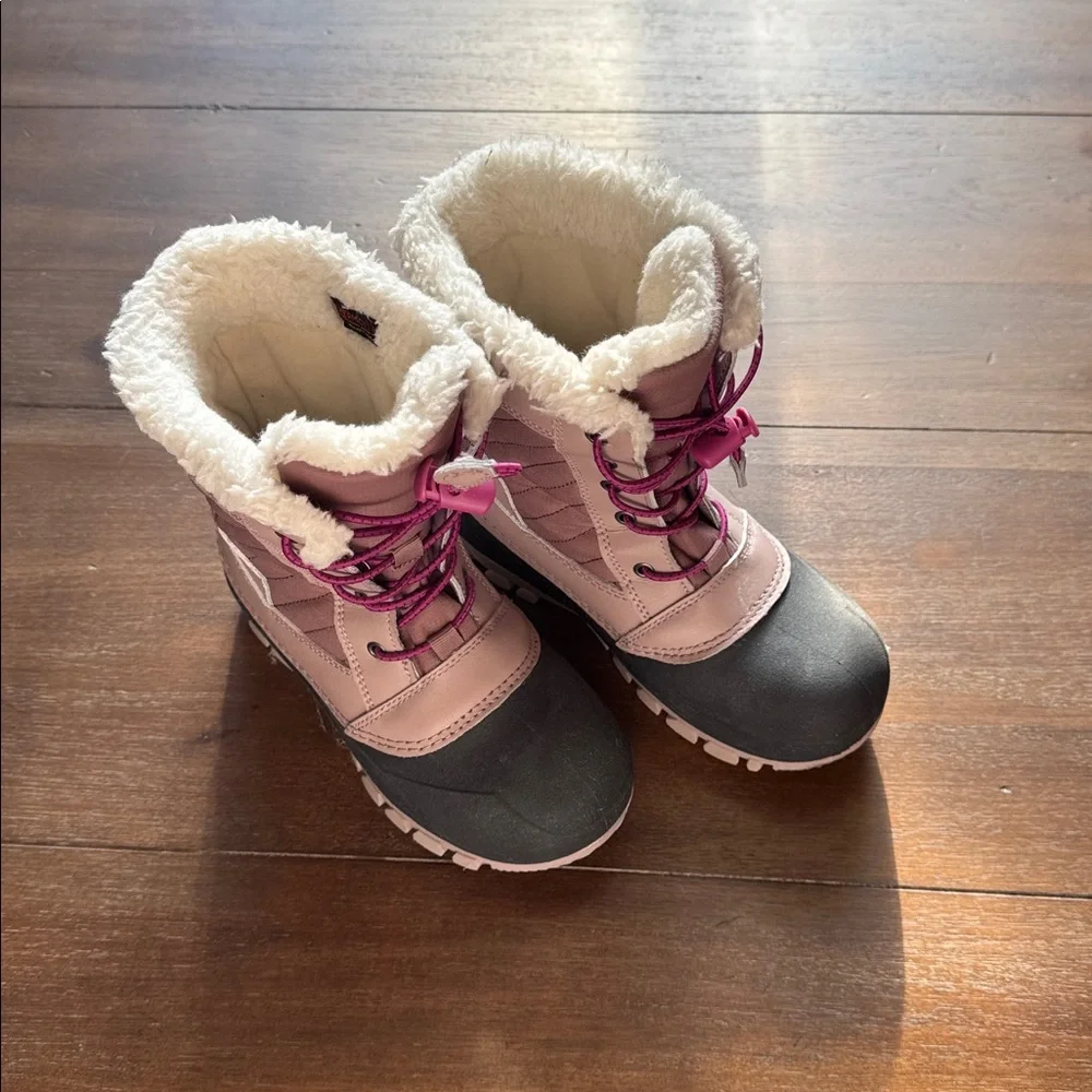 Size 1 all in motion snow Boots - Picture 1 of 13